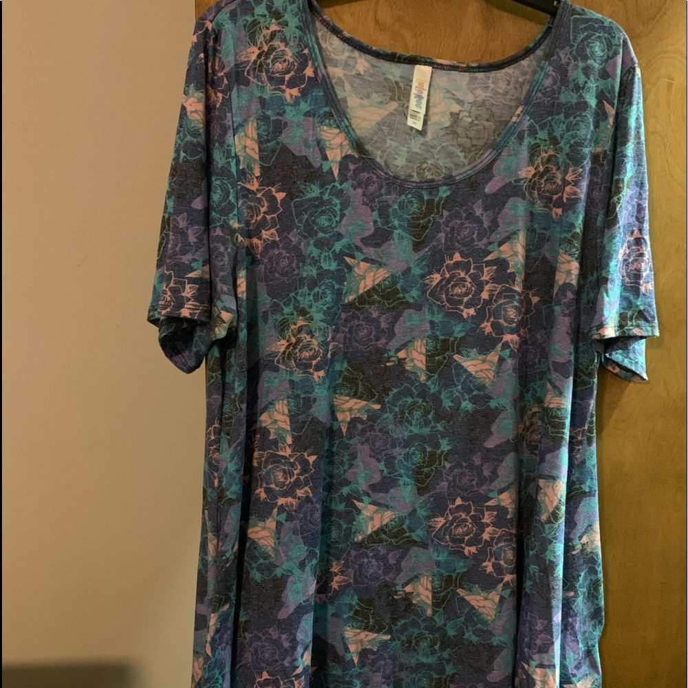 EUC 2xl Floral Perfect T